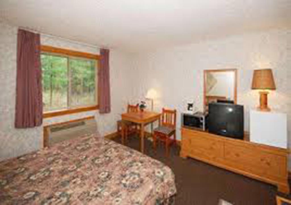 The Pinewood Lodge Au Gres Room photo