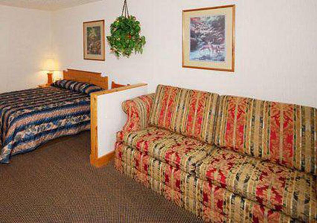 The Pinewood Lodge Au Gres Room photo