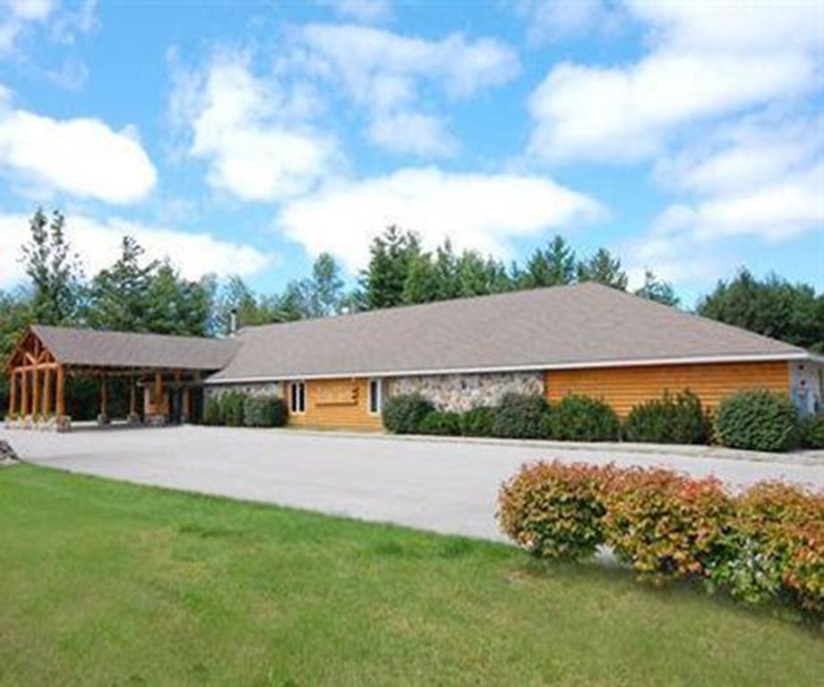 The Pinewood Lodge Au Gres Exterior photo