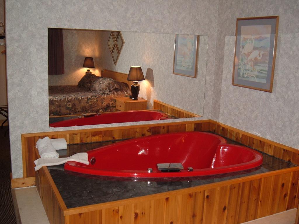 The Pinewood Lodge Au Gres Room photo